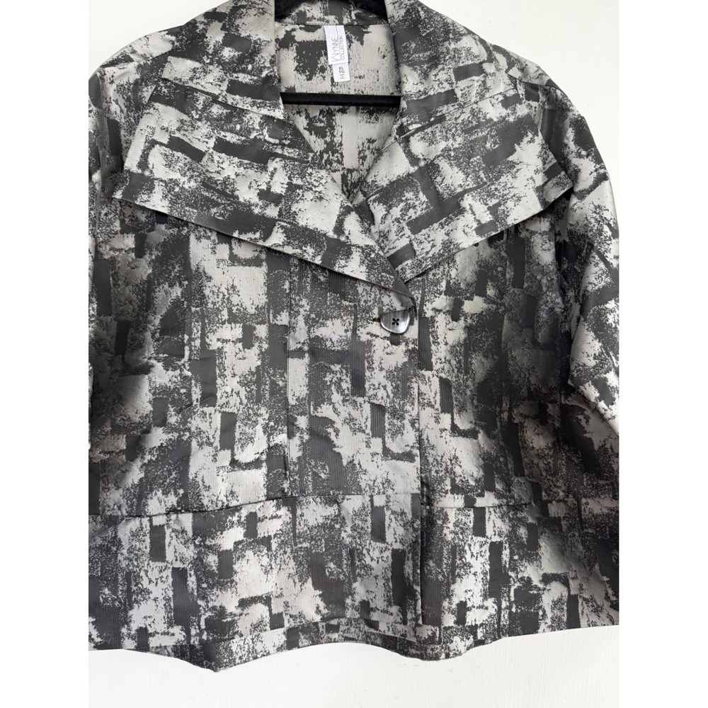 WynneLayersMarlaWynne Grey Black Abstract Jacquard Button Front Topper Jacket XL